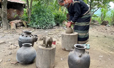 Bảo tồn và phát triển làng gốm cổ Tây Nguyên
