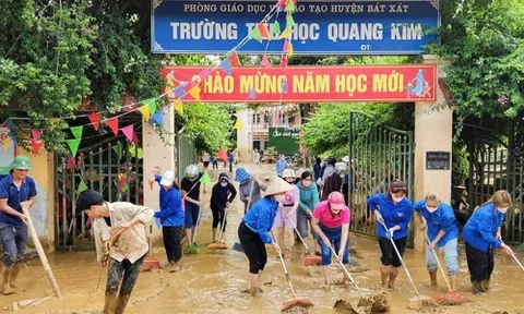 Theo Bộ trưởng Giáo dục và Đào tạo Nguyễn Kim Sơn: 17 trường học không thể khôi phục, 99 trường chưa thể đón học sinh trở lại sau bão Yagi.