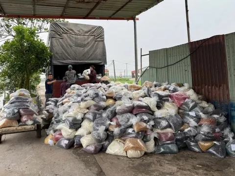 Hé lộ đường dây 'bôi trơn' tỷ đồng để sản xuất hàng trăm tấn thực phẩm chức năng giả