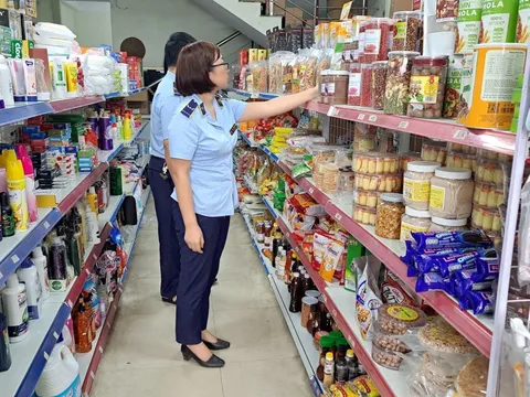 Thái Nguyên: Phát hiện số lượng lớn rong biển ăn liền, hộp trà sữa không rõ nguồn gốc