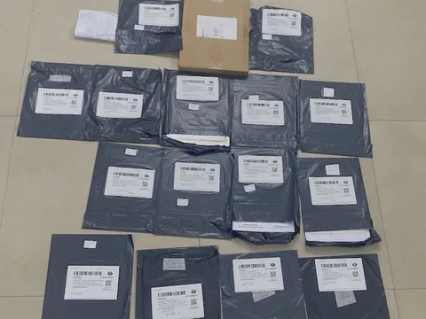 Triệt phá đường dây vận chuyển giấy tờ, tài liệu giả các chủ bưu cục cầm đầu