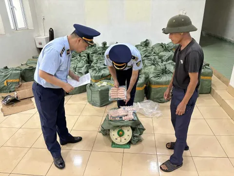 Kiểm soát, xử lý nghiêm hành vi buôn lậu thực phẩm không rõ nguồn gốc