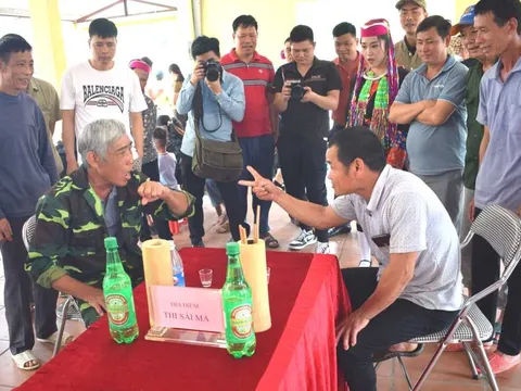 Chợ phiên vùng cao, góp phần giảm nghèo và bảo tồn, phát huy các giá trị văn hóa địa phương.