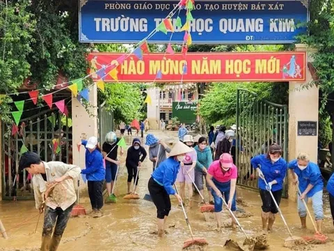 Theo Bộ trưởng Giáo dục và Đào tạo Nguyễn Kim Sơn: 17 trường học không thể khôi phục, 99 trường chưa thể đón học sinh trở lại sau bão Yagi.